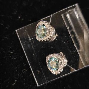 1.5CTW VVSD Turquoise Moissanite halo heart white gold filled push back setting